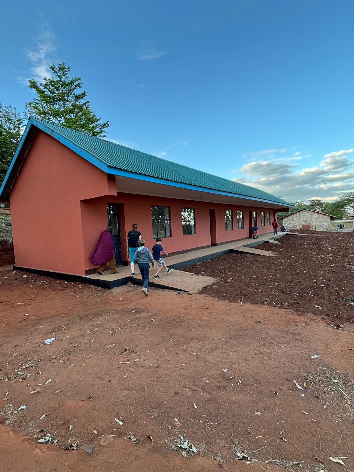 Fertiggestellter Schulanbau in Dareda
